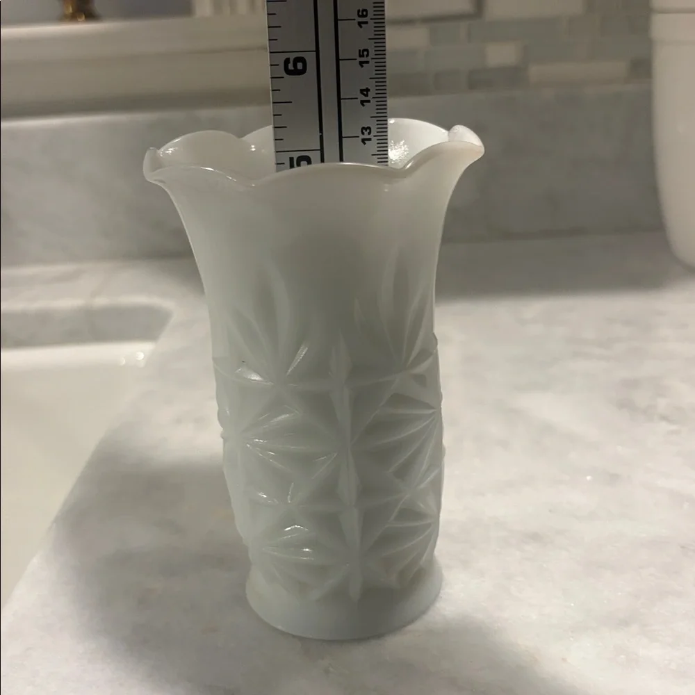 Elegant  Vase Vintage Hazel Atlas Milk Glass Starburst Pattern Ruffle Edge